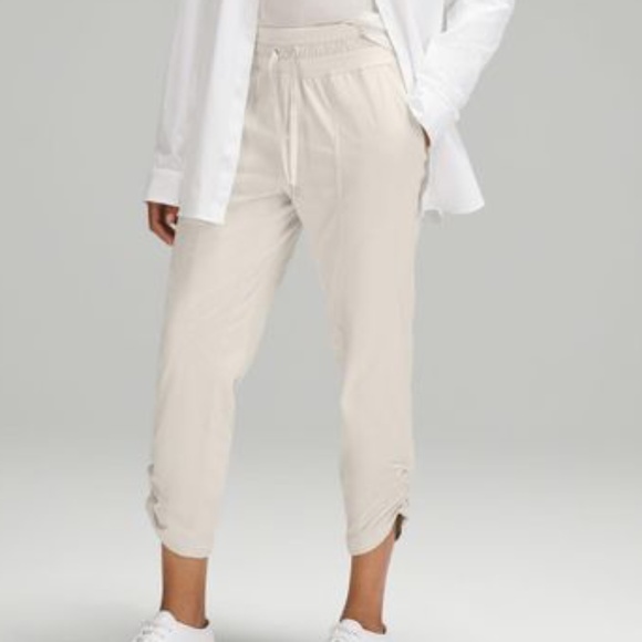 Lululemon Dance Studio Mid-Rise Cropped Pant - Bone - Size 6 - NWoT - Picture 1 of 6